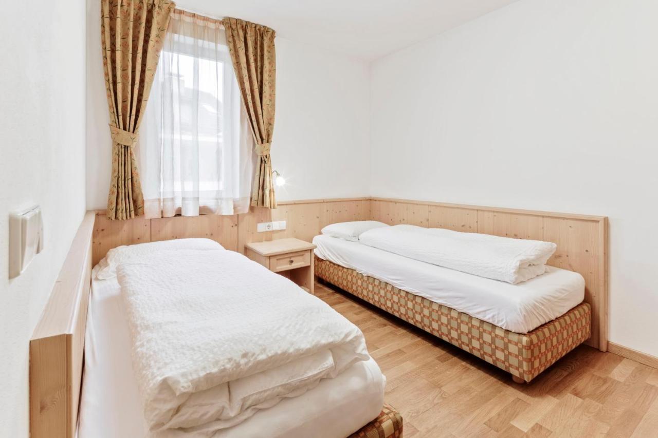 Apartments Petlin โอติเซ ภายนอก รูปภาพ