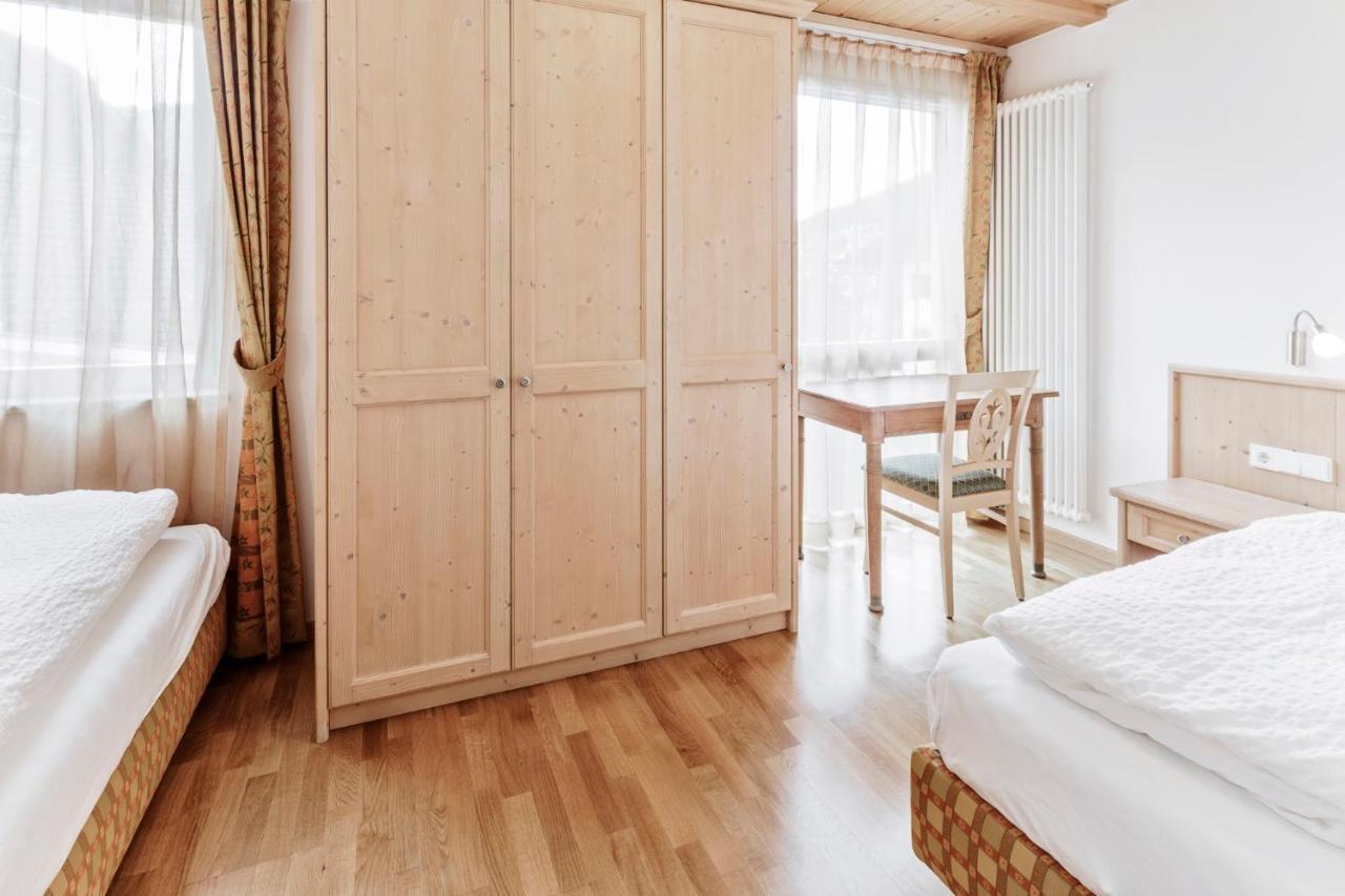 Apartments Petlin โอติเซ ภายนอก รูปภาพ