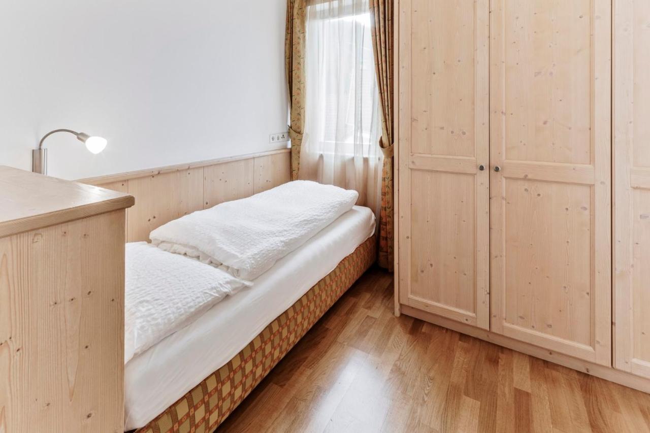 Apartments Petlin โอติเซ ภายนอก รูปภาพ