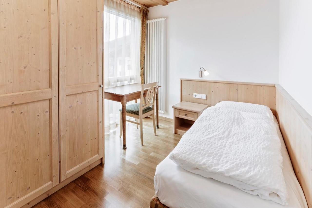 Apartments Petlin โอติเซ ภายนอก รูปภาพ