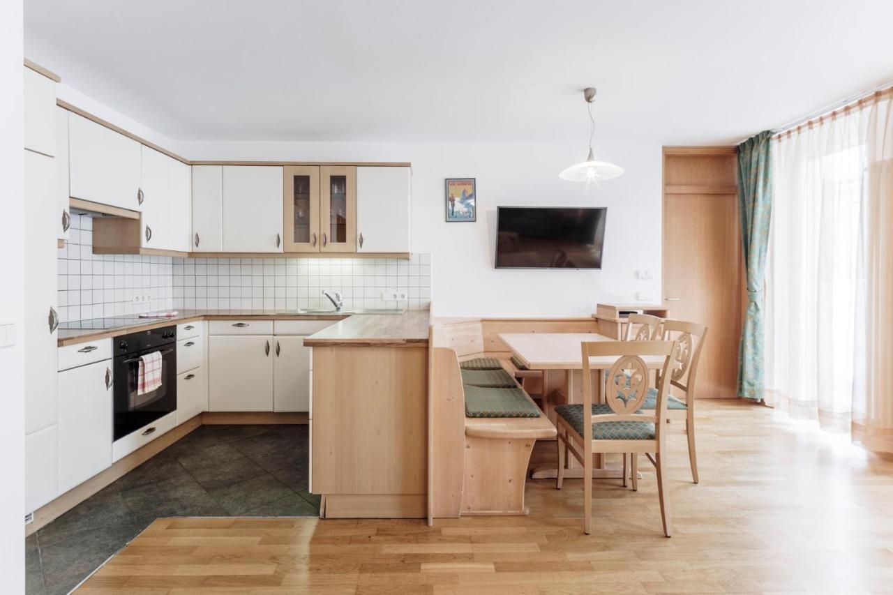 Apartments Petlin โอติเซ ภายนอก รูปภาพ