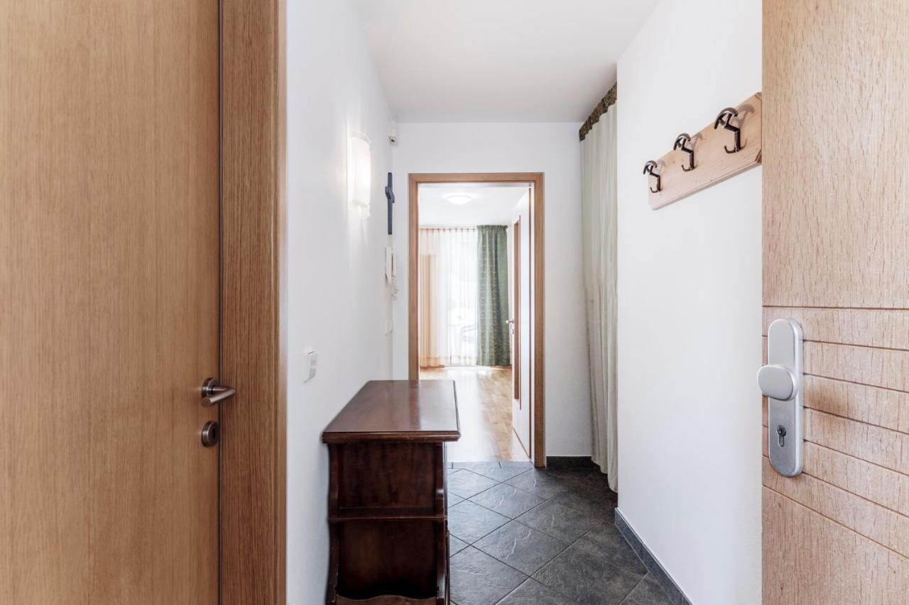 Apartments Petlin โอติเซ ภายนอก รูปภาพ